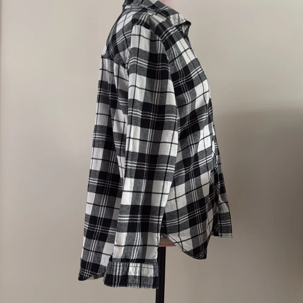 GAP black & white 100% cotton flannel button up in size Large - Picture 3 of 9